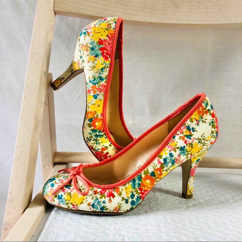 CL by Laundry Lifetime Floral Pump Heels Size 8.5 M NWOB